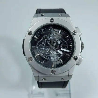 Luxury Chronograph Men’s Watch – Stainless Steel Case with Black Leather Strap