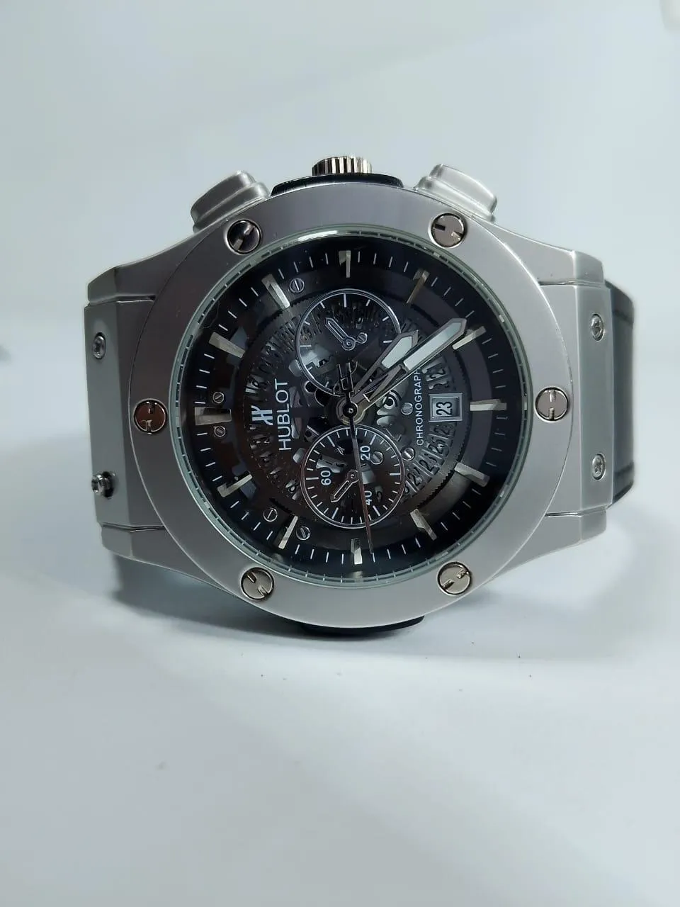 Luxury Chronograph Men’s Watch – Stainless Steel Case with Black Leather Strap