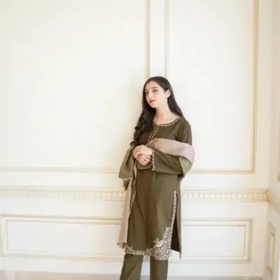 Women’s 3 Pcs Unstitched Green Embroidered Dhanak Suit – Embroidered Shirt & Trouser with Pashmina Digital Print Dupatta (3m Shirt, 2.25m Trouser, 2.25m Dupatta)