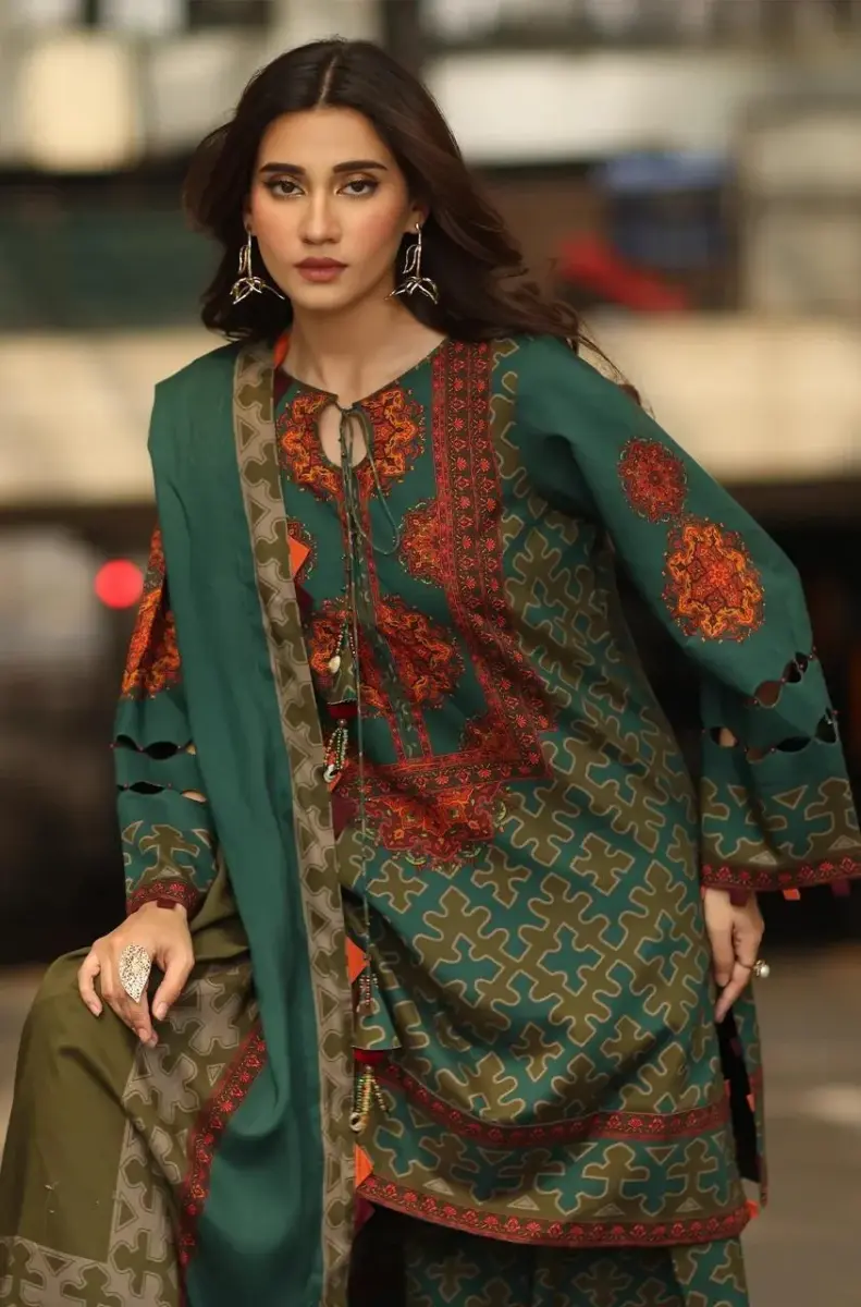 Women’s 3 Pcs Unstitched Printed Khaddar Suit – Green | 3.0m Shirt, 2.5m Trouser, 2.5m Dupatta