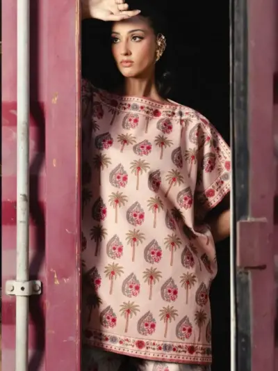 Women’s 2 Pcs Unstitched Printed Khaddar Suit – Pink | Winter Wear (3.0m Shirt, 2.5m Trouser)