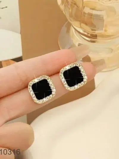 Set of 2 Black Alloy Tops for Women – Elegant Fashion Accessories