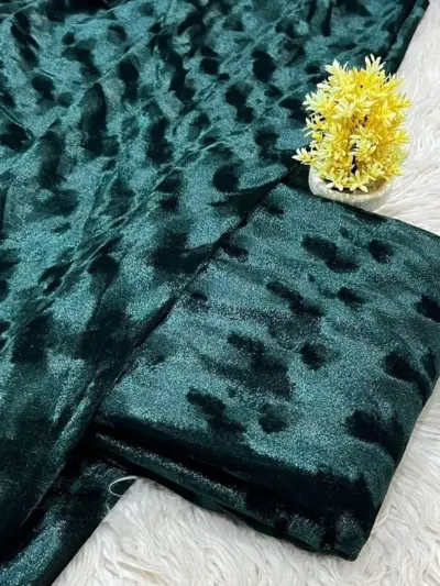Elegant Green 2 Pcs Women’s Unstitched Velvet Suit – Plain Shirt & Trouser Set, 3 Yards Each