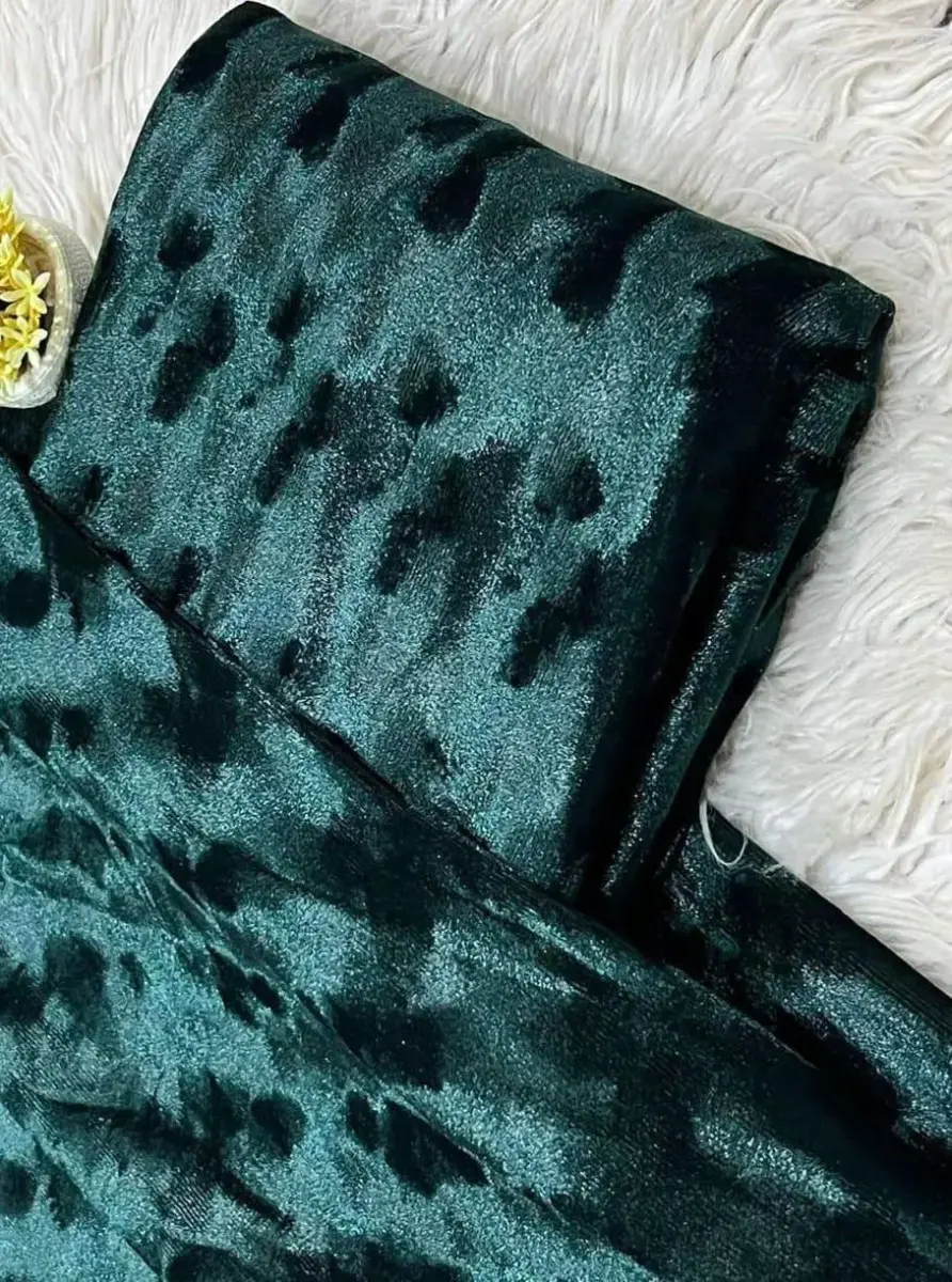 Elegant Green 2 Pcs Women’s Unstitched Velvet Suit – Plain Shirt & Trouser Set, 3 Yards Each