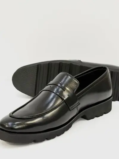 Men’s Leather Casual Loafers – Handcrafted Black Plain Design