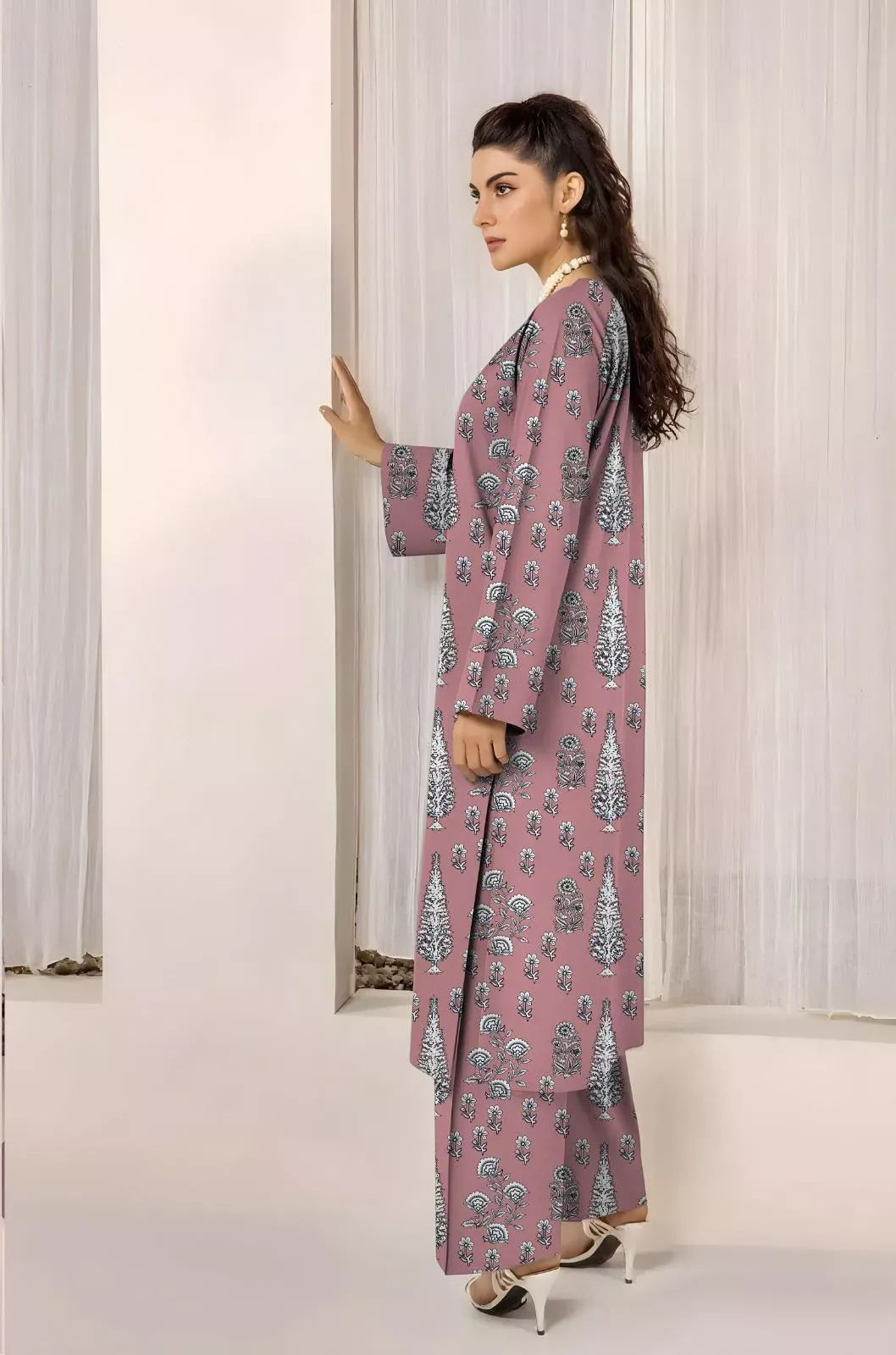2 Pcs Women’s Unstitched Printed Lawn Suit – Pink