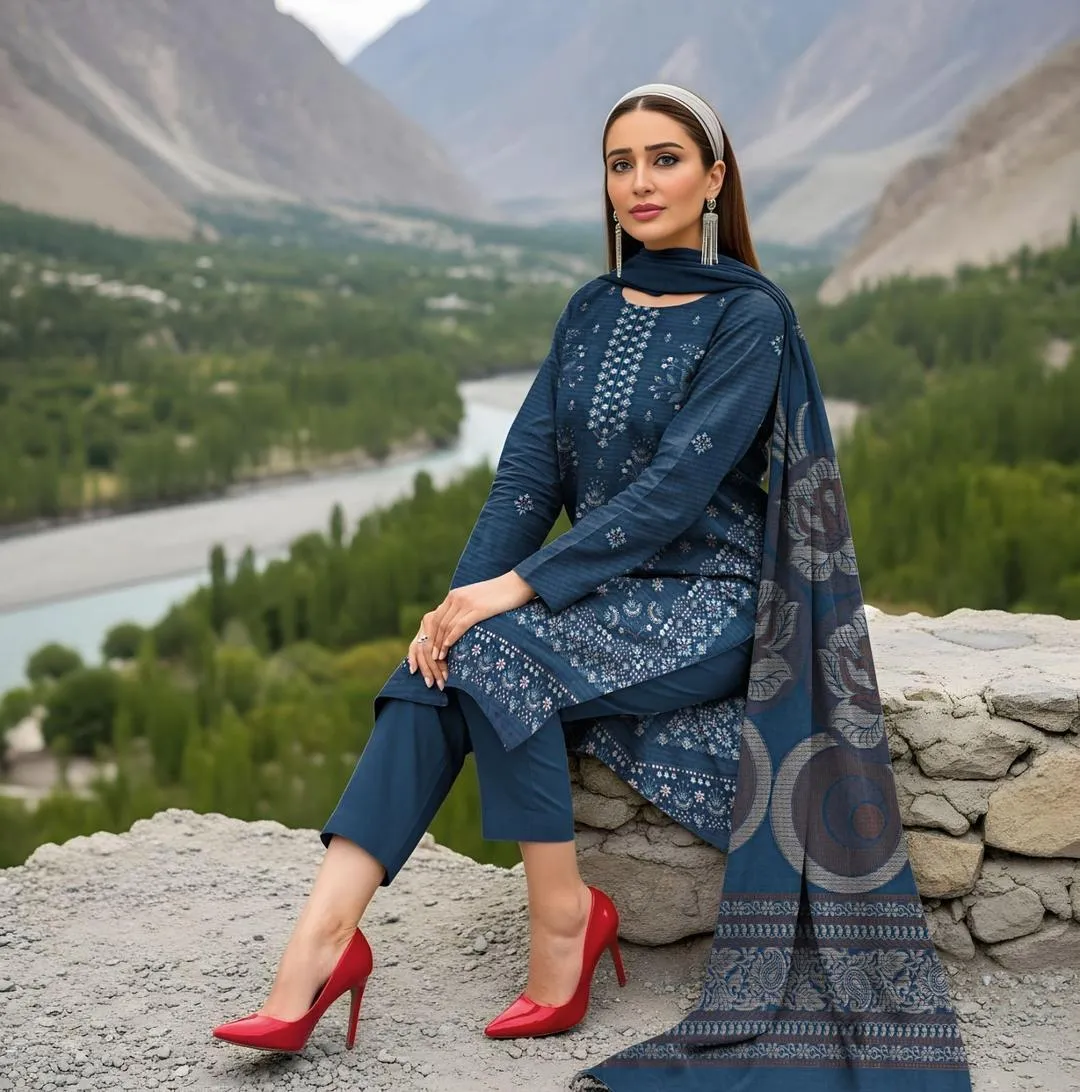 3 Pcs Women's Unstitched Embroidered Lawn Suit – Blue