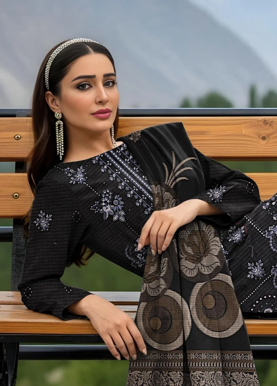 3 Pcs Women's Unstitched Embroidered Lawn Suit – Black