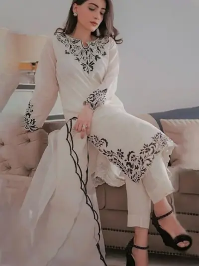3 Piece Embroidered Lawn Suit with Digital Print Diamond Dupatta – Off White