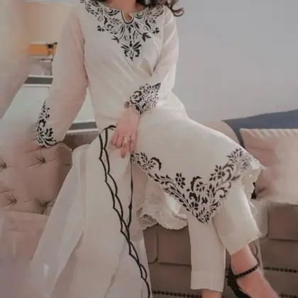 3 Piece Embroidered Lawn Suit with Digital Print Diamond Dupatta – Off White